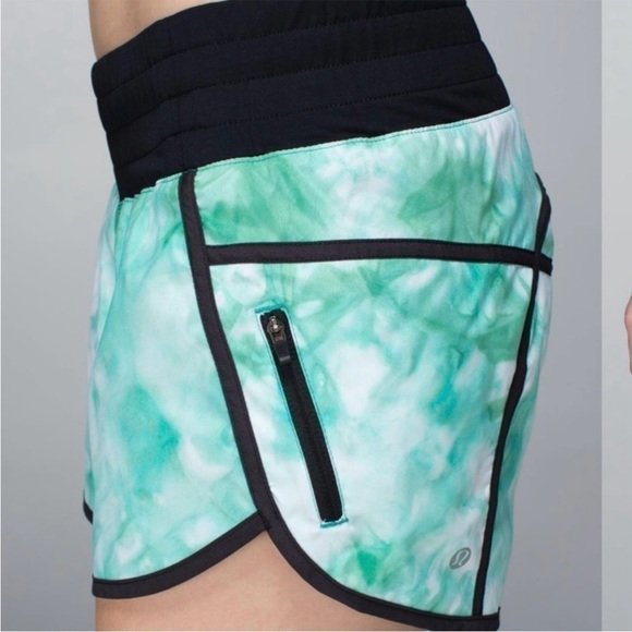 Lululemon Tracker Short II Turquoise Tie Dye Athletic Shorts Women’s Size 4 - Picture 2 of 16